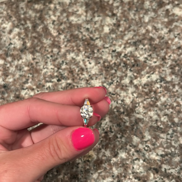 Moissanite round 8.0mm brilliant 2.0 carat ring size 6.5 - Picture 7 of 7